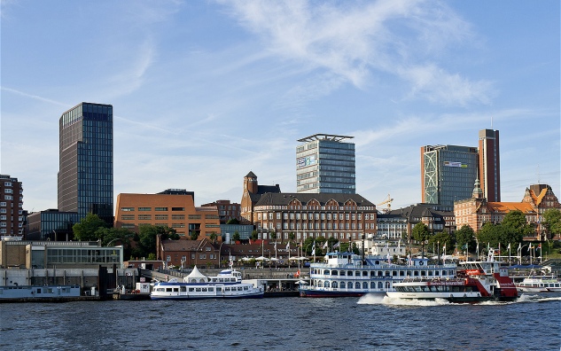 Empire Riverside Hotel seen from the Elbe